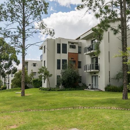 Modern Apartment In A Secure Golf Estate.Wifi Roodepoort Exteriér fotografie