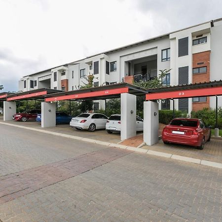 Modern Apartment In A Secure Golf Estate.Wifi Roodepoort Exteriér fotografie