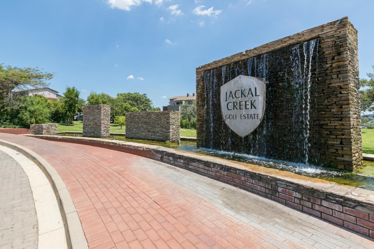 Modern Apartment In A Secure Golf Estate.Wifi Roodepoort Exteriér fotografie