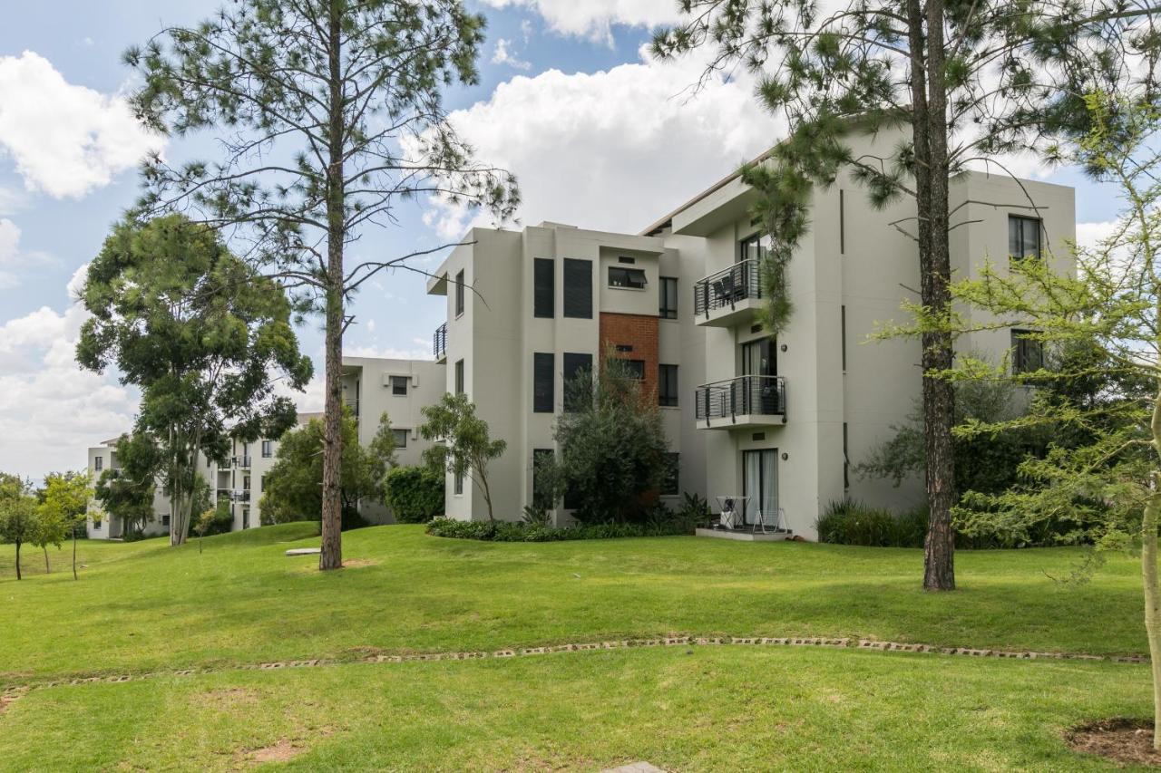 Modern Apartment In A Secure Golf Estate.Wifi Roodepoort Exteriér fotografie
