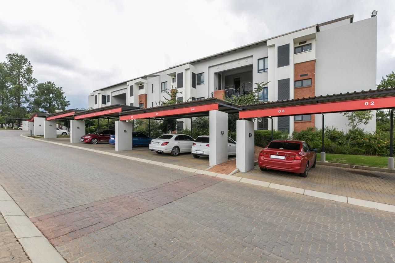 Modern Apartment In A Secure Golf Estate.Wifi Roodepoort Exteriér fotografie