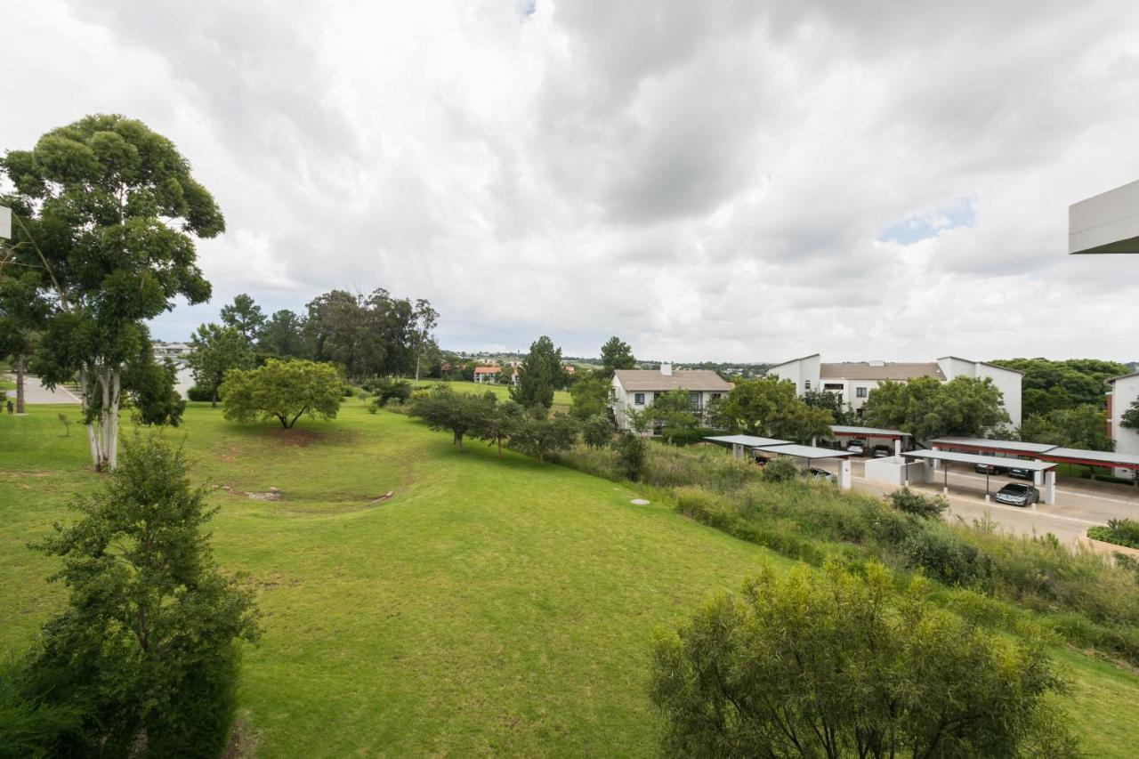 Modern Apartment In A Secure Golf Estate.Wifi Roodepoort Exteriér fotografie